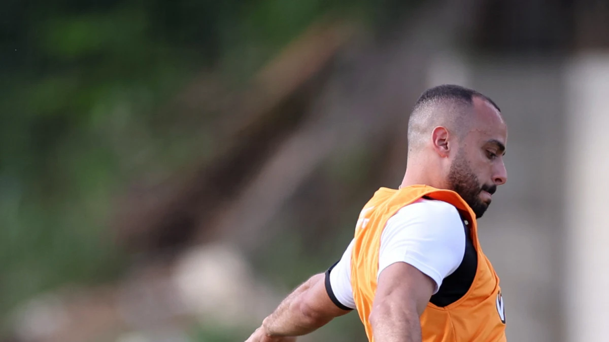 Arthur Cabral em treino com a camisa do Botafogo