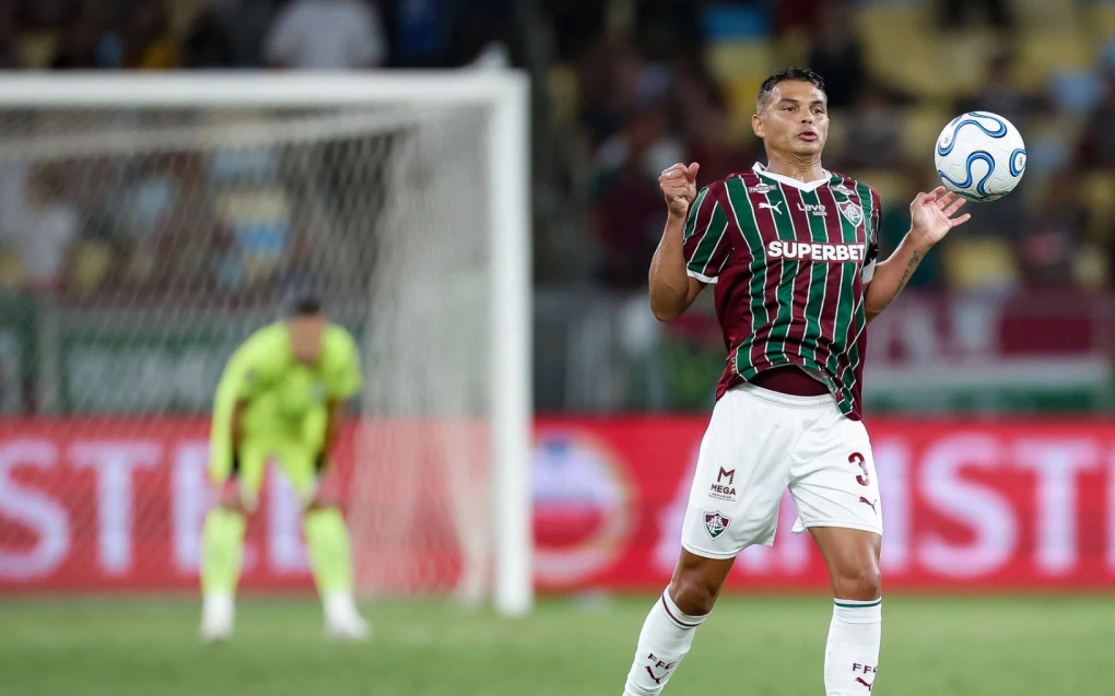 Thiago Silva em ação com a camisa do Fluminense durante jogo da Libertadores