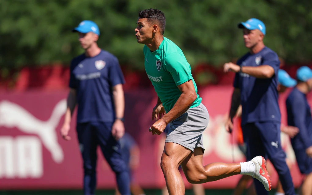 Thiago Silva em treino do Fluminense no CT, vestindo uniforme de treino do clube