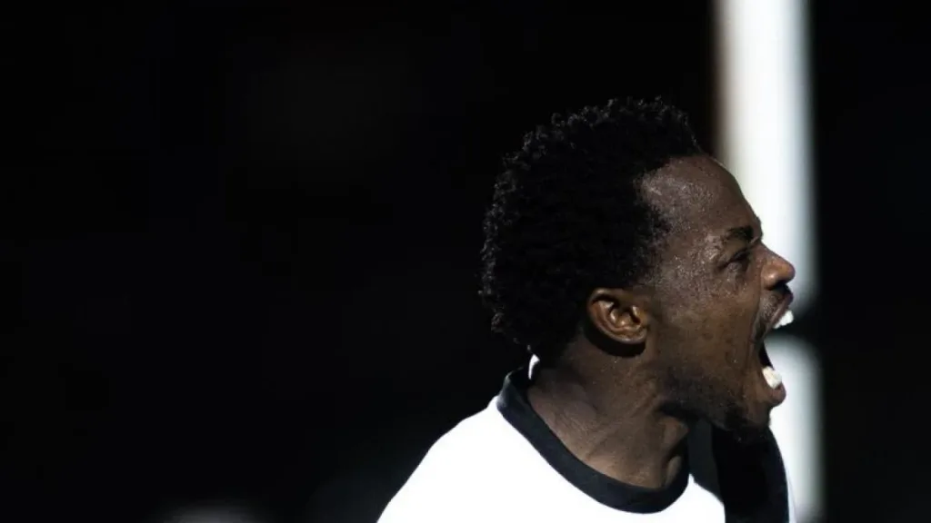 Vasco vence o Vitória e avança à semifinal da Copa do Brasil