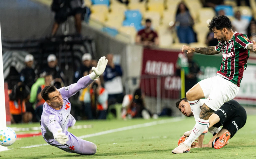 Jogadores do Fluminense comemoram gol contra o Vasco no Maracanã