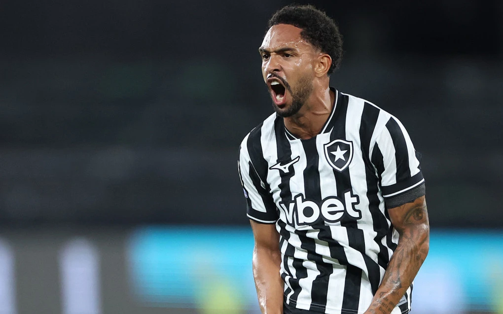 Vitinho admite que Botafogo ‘pode fazer melhor’ após gol no Nilton Santos